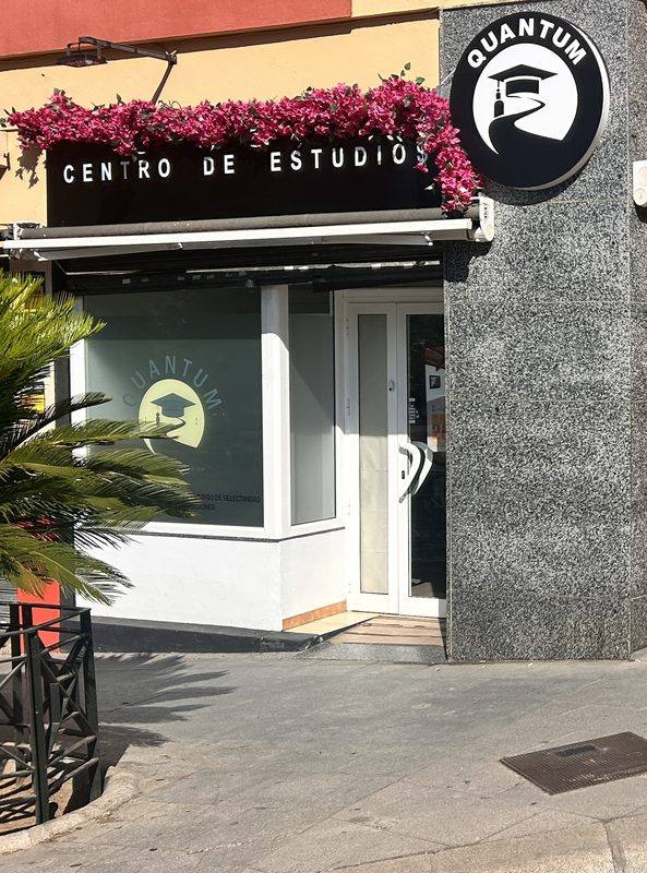Entrada de Quantum — C/ Agustín Alcalá, 8